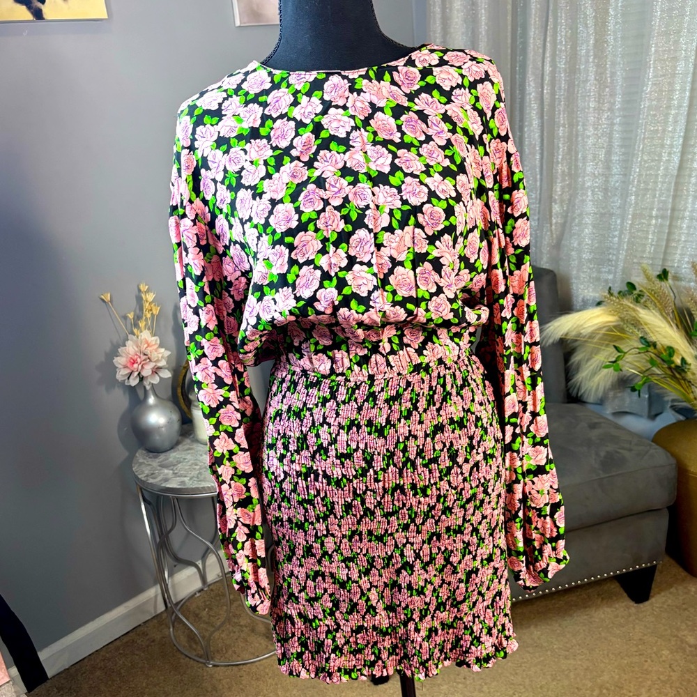Flower detail, long sleeve mini Zara dress.